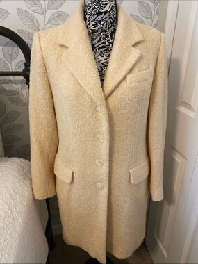 Vintage Bromley Collection wool blend French vanilla boucle coat